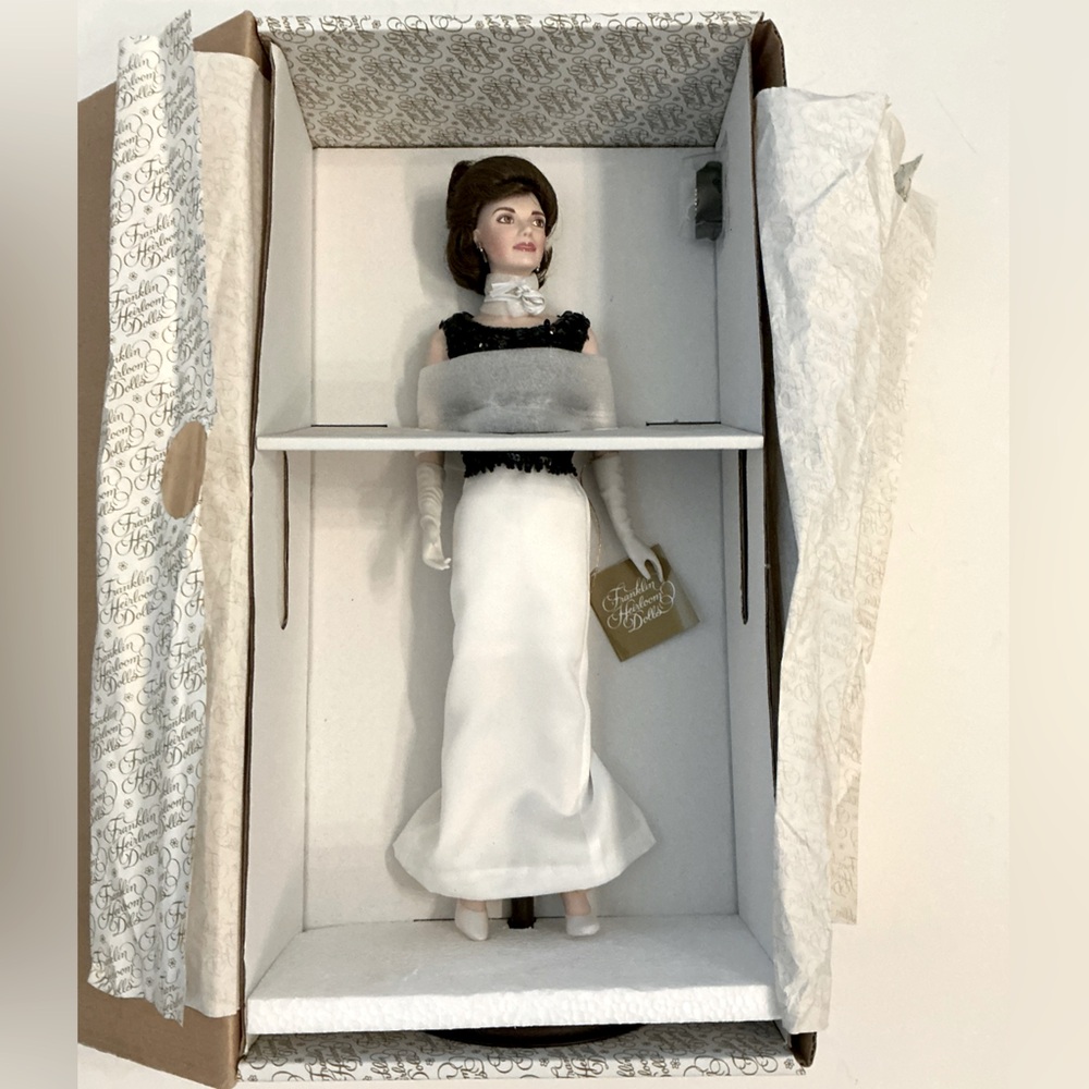 FRANKLIN  MINT HEIRLOOM DOLLS, Vintage Jackie Onassis/Kennedy 16” Tall, NWB